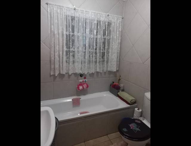 2 BEDROOM TOWNHOUSE FOR SALE IN ROOIHUISKRAAL